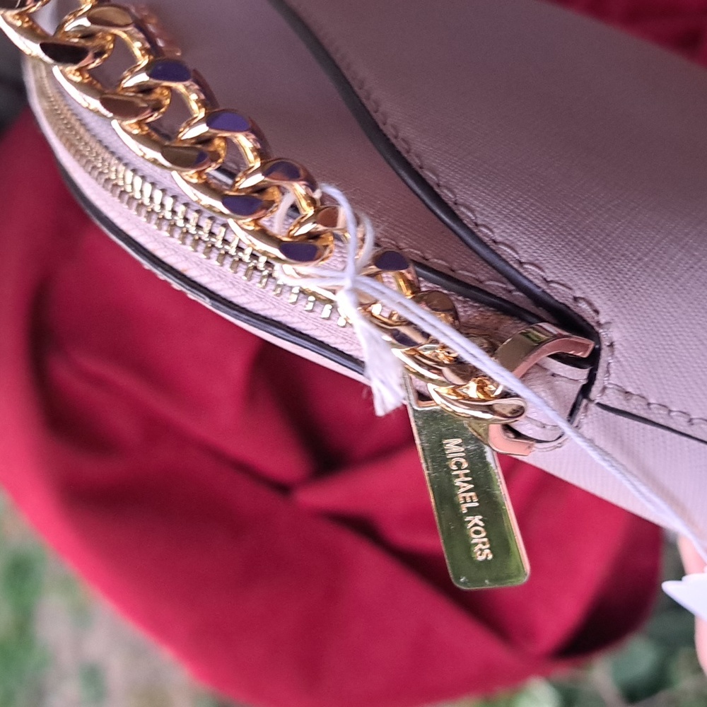 🎁 SOLD NEW Michael Kors Pink Dome Design Leather Crossbody Excellent Cond. - Picture 4 of 11